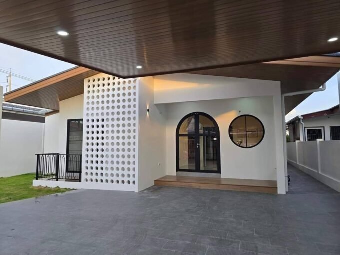 Modern Thai house in Chalong