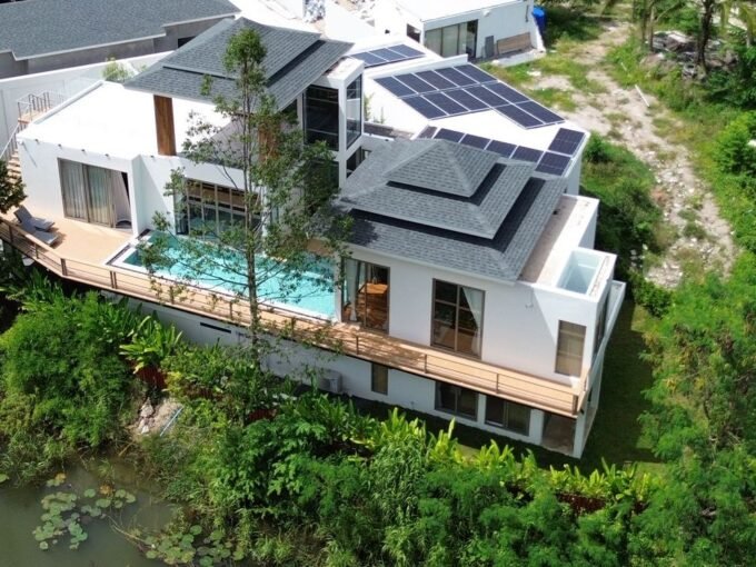 Exceptional Lakefront Villa with Panoramic Mountain and Forest Views – Ban Manick