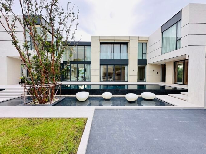 Luxury Pool Villa – For Sale or Rent